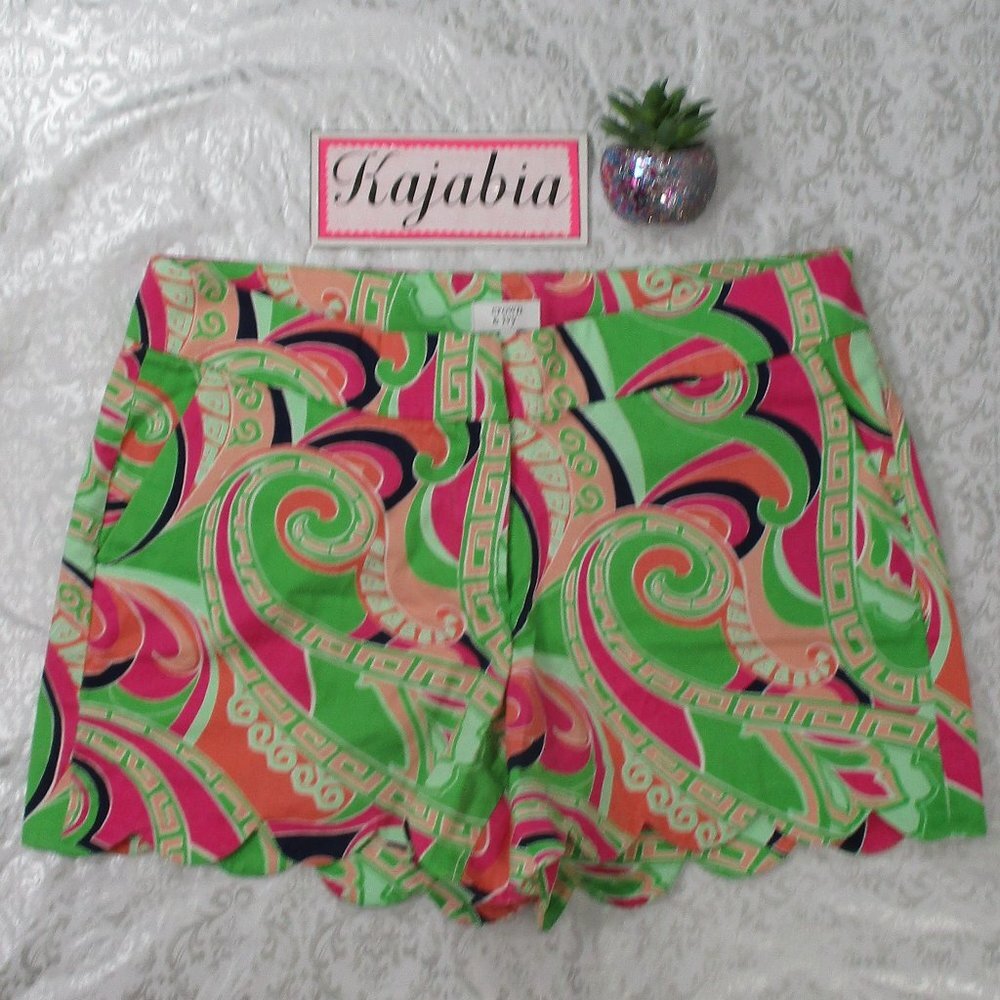 CROWN & IVY Scalloped Shorts Size 6